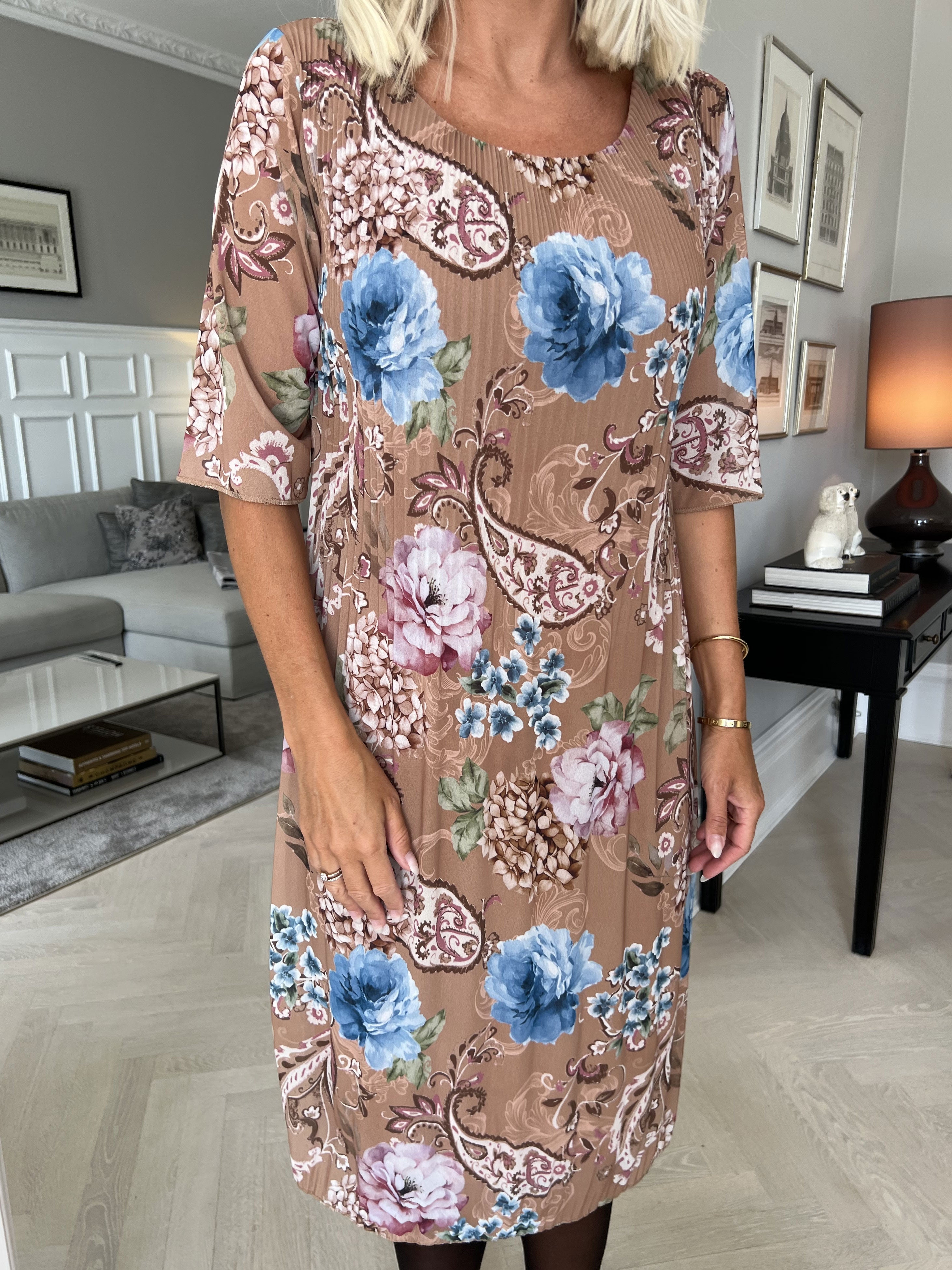 Zion Flower - Plisserad klänning med blommönster